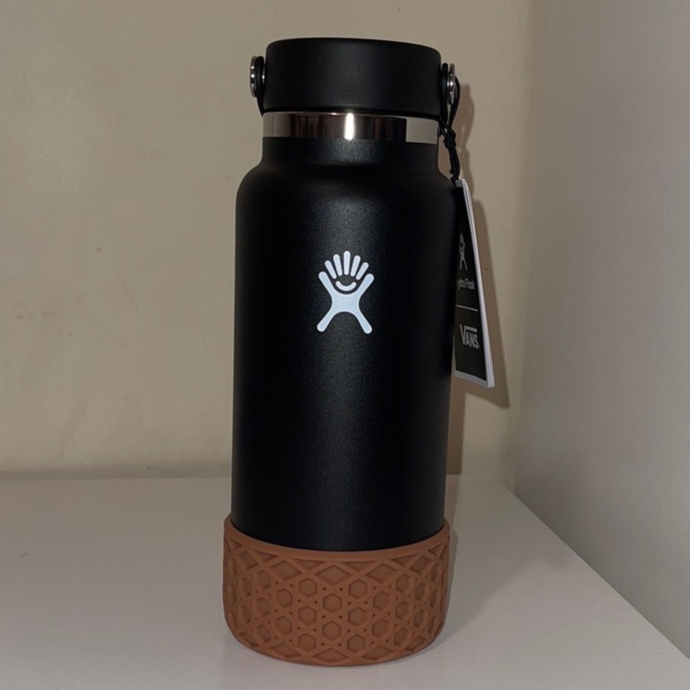 HYDRO FLASK X VANS COLLABORATION